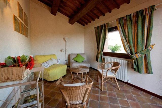 Podere Chiaromonte Palaia Habitación foto
